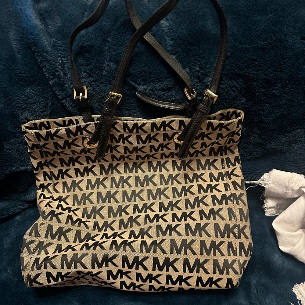 Micheal Kors Large Tote Retails $299